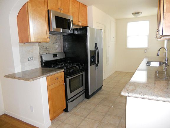 4th image of 523 Sylvan Ave