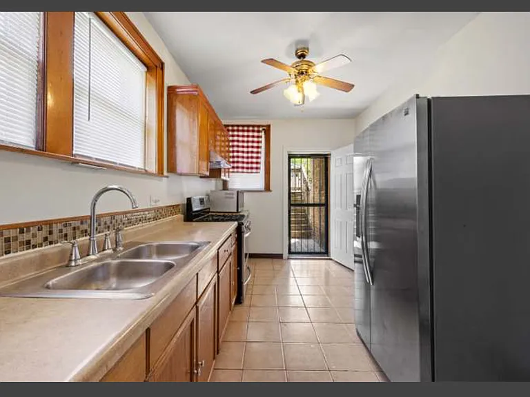 6935 S Sangamon St — Photo 5