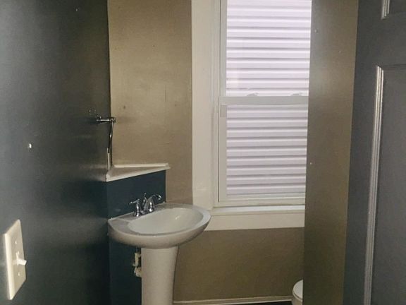 5th image of 1020 Court St