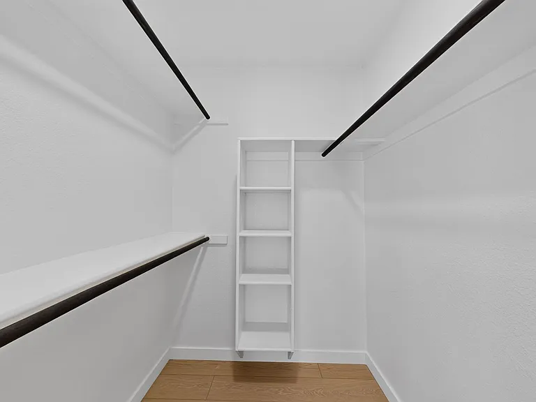 1748 Saint James Dr — Photo 37