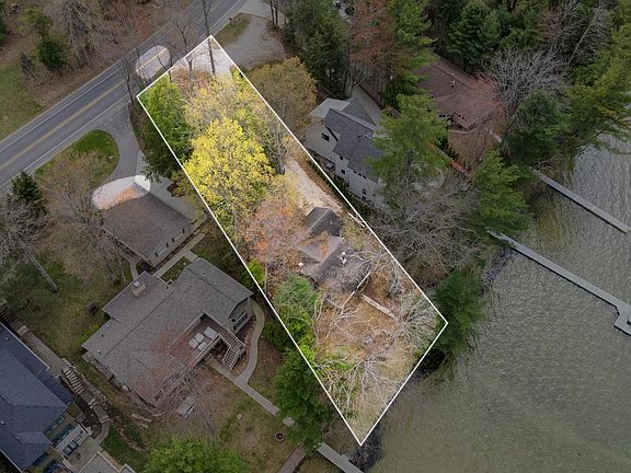 3rd image of 186 S Long Lake Rd