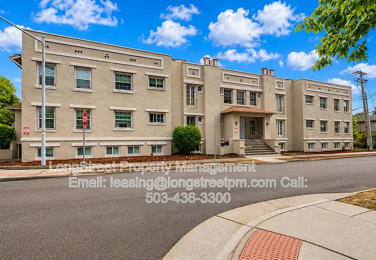 205 NW Kings Blvd #3 — Photo 1