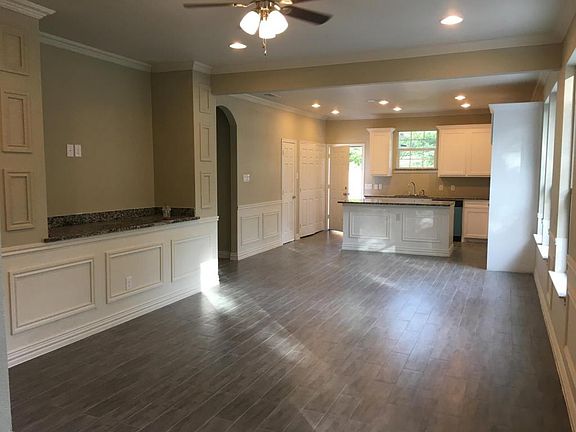4th image of 2742 Moffatt Ave