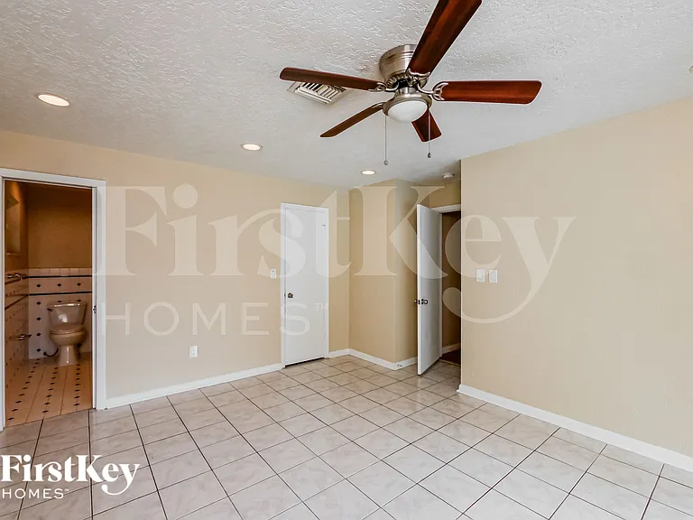 7518 NW 42nd Dr — Photo 13