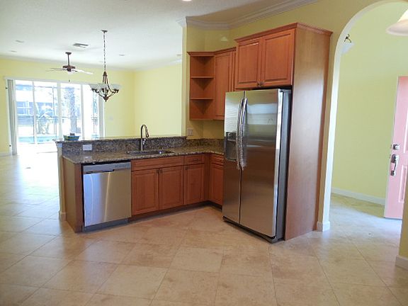 4th image of 714 NE Galilean St