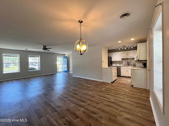 5th image of 1093 Harbor Dr SW