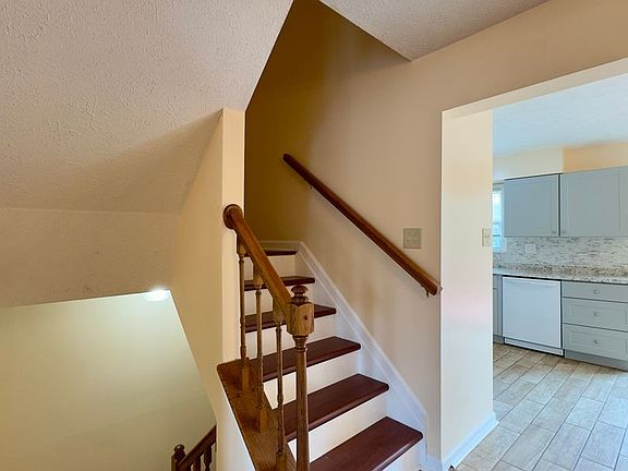 4th image of 1711 Winding Brook Way