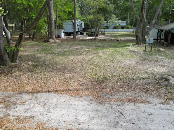 17 Gingerwood Rd, Saint Helena Island, SC 29920