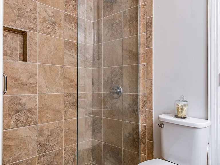 415 Van Buren St — Photo 21
