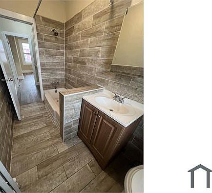 2nd image of 6146 Glenmore Ave #6146