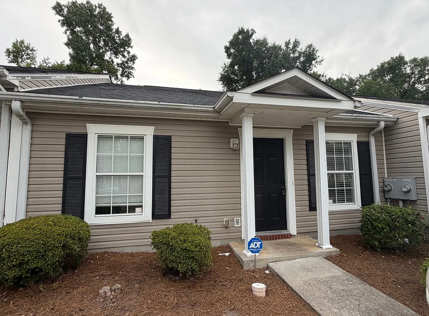 2BR 2BA No Carpet — Photo 1