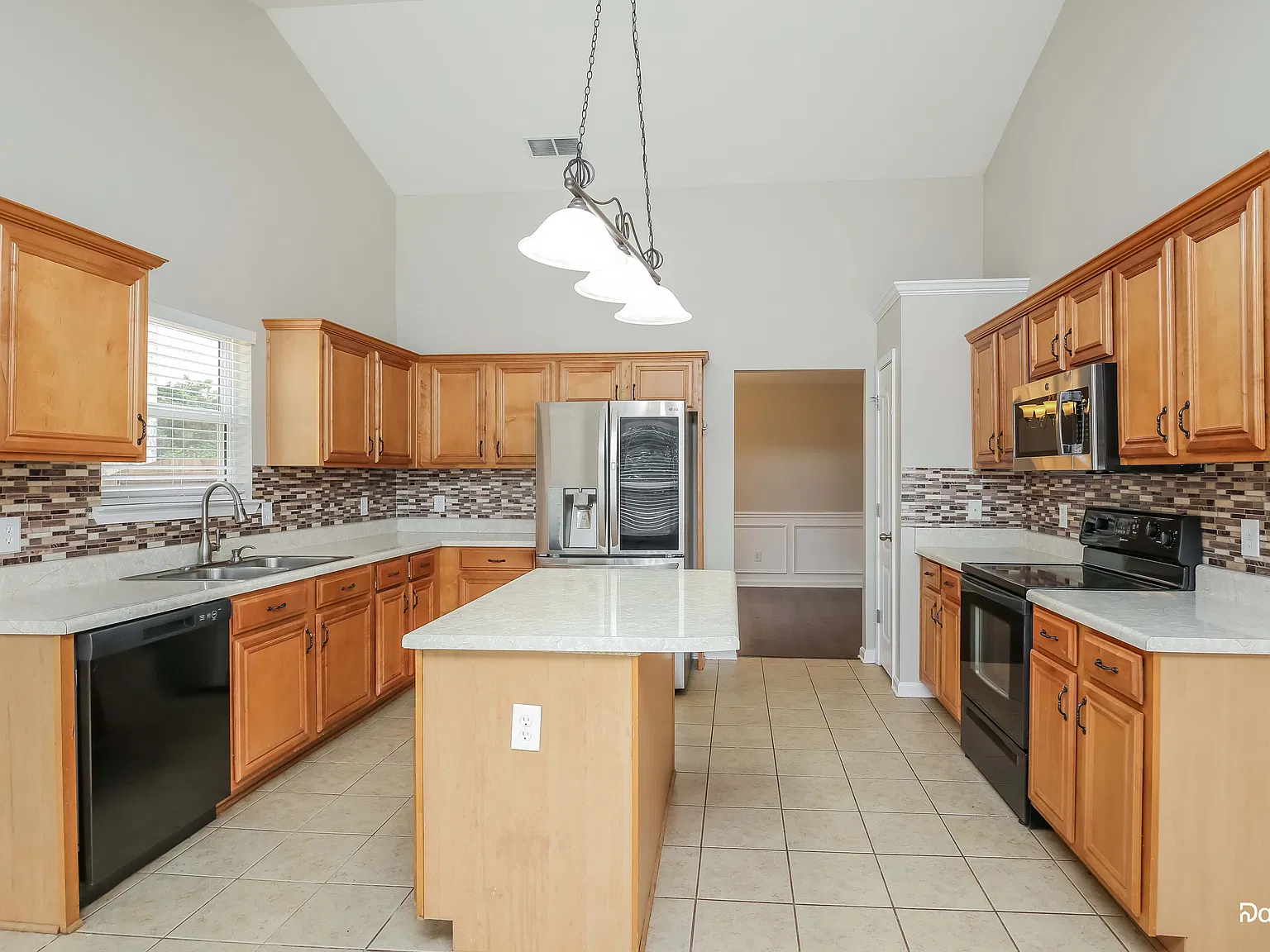 4 bed, 2.0 bath, 2297 sqft, $2,520 — Photo 2