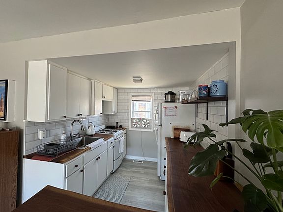 2nd image of 924 Gilbert Ave