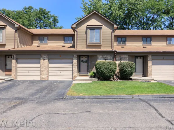 18674 W Thirteen Mile Rd APT 5, Beverly Hills, MI 48025