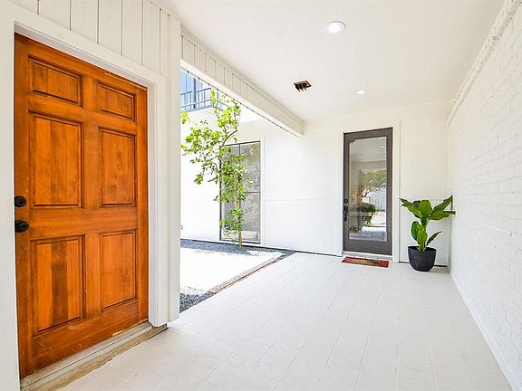 3rd image of 10910 Julie Ln
