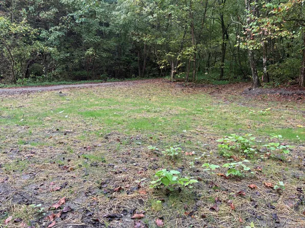 3350 Lower Pompey Rd, Shelbiana, KY 41562