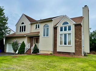 14 Fisher Dr, Hillsborough, NJ 08844
