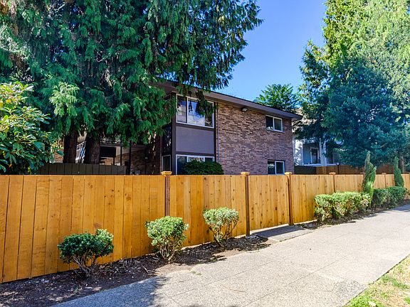3rd image of 2211 Franklin Ave E APT 2