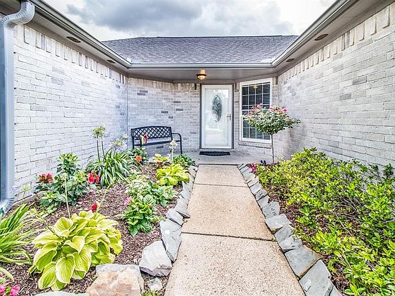 4th image of 3802 Cottonwood Dr