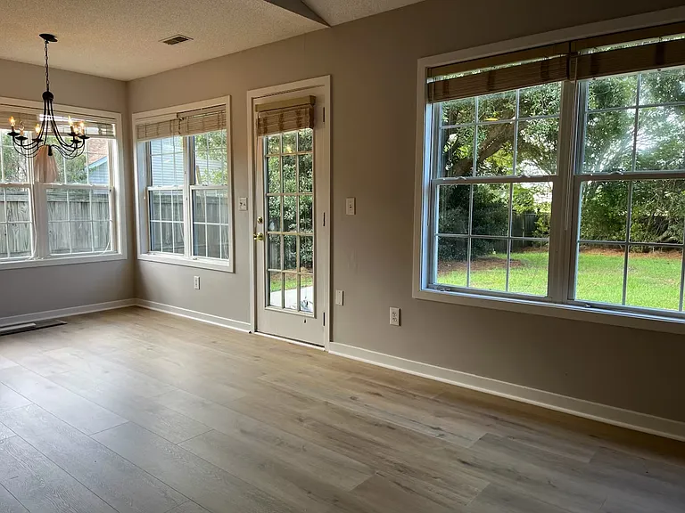 410 Mosswood Ct — Photo 5