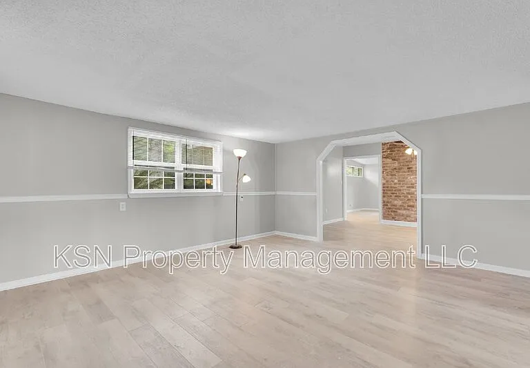 117 Windsor Rd — Photo 37