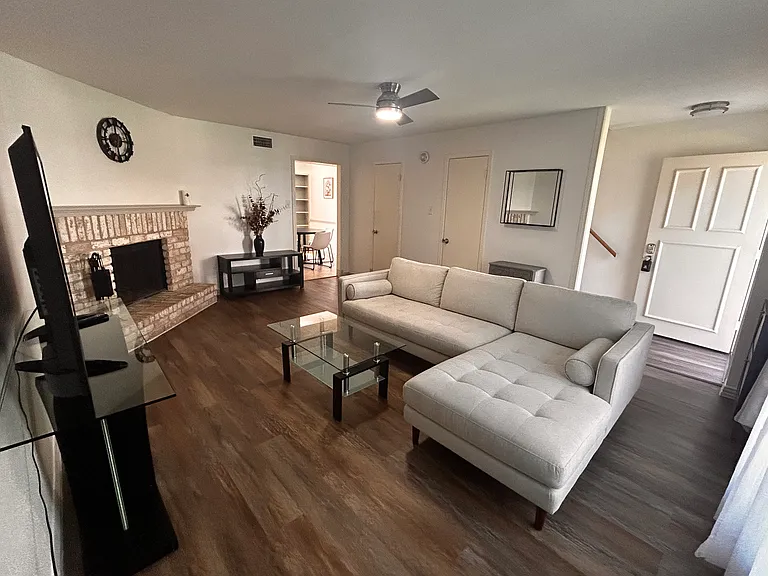 8102 Amelia Rd #H408 — Photo 2