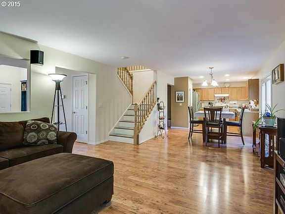4th image of 106 NE Danbury Ave