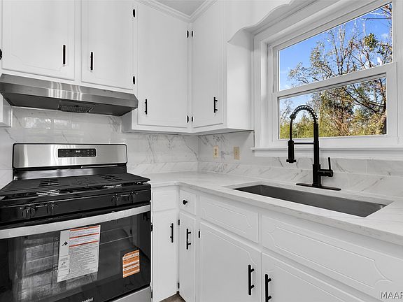 5th image of 988 Sandy Ridge Rd