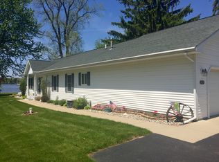 5727 Long Pointe Dr, Howell, MI 48843