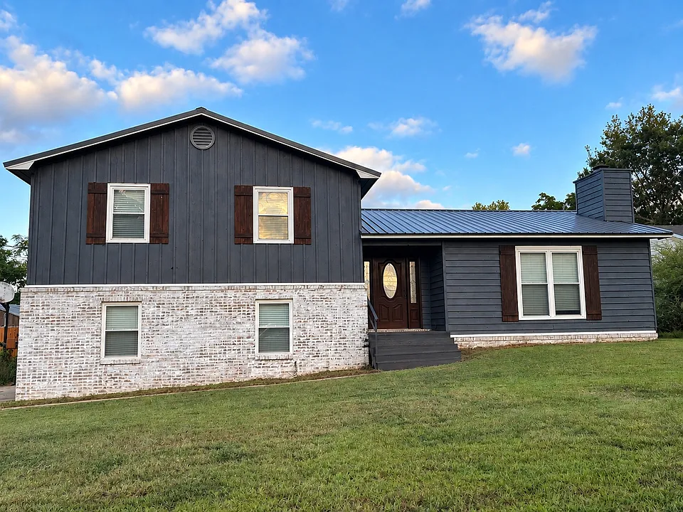 910 Clearmont Dr