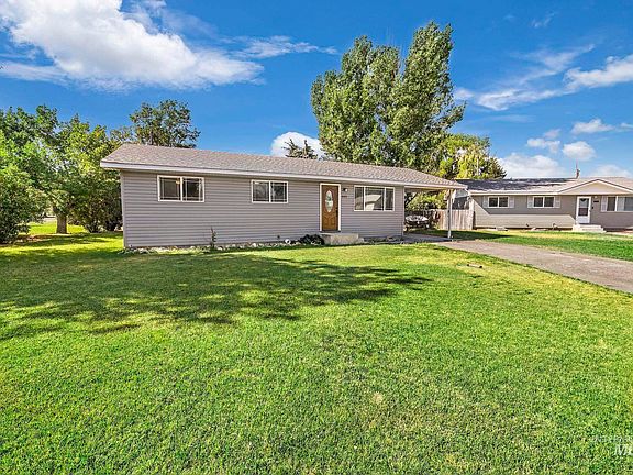 3rd image of 805 Redwood Pl