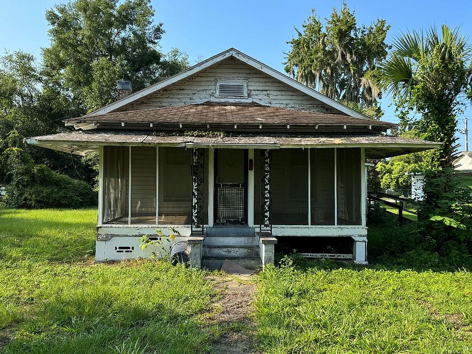 1st image of 606 SE Brown St