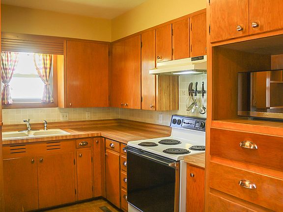 4th image of 606 N Pine St