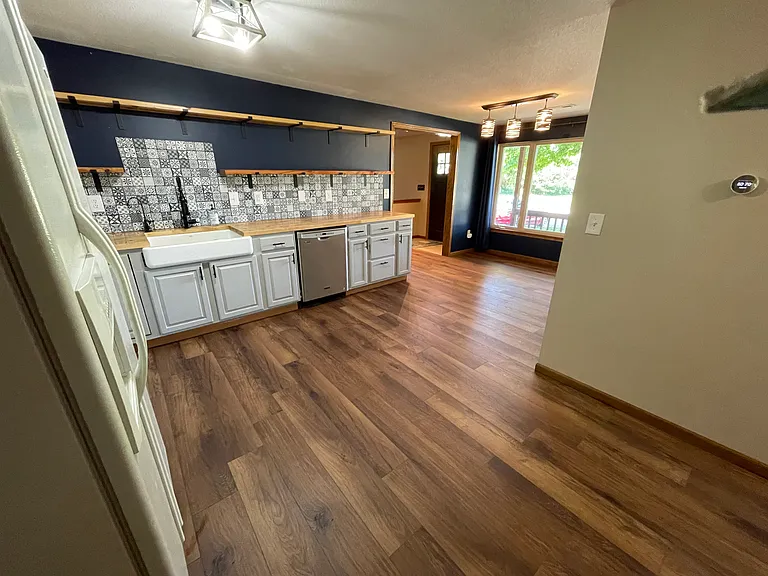 109 S Derby Ave — Photo 3