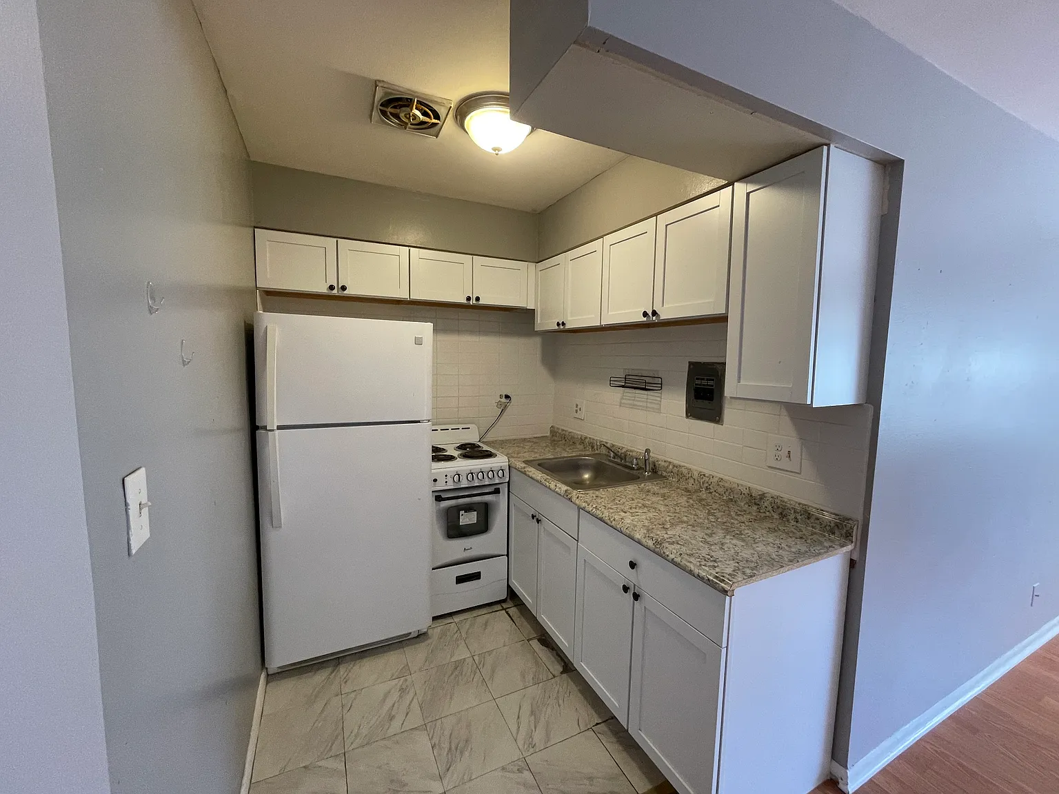 5920 N Kenmore Ave — Photo 4