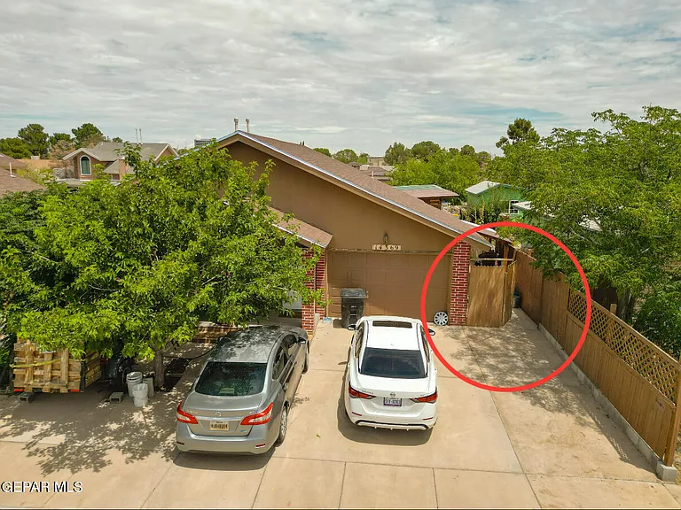 14369 Katherine Dr — Photo 2