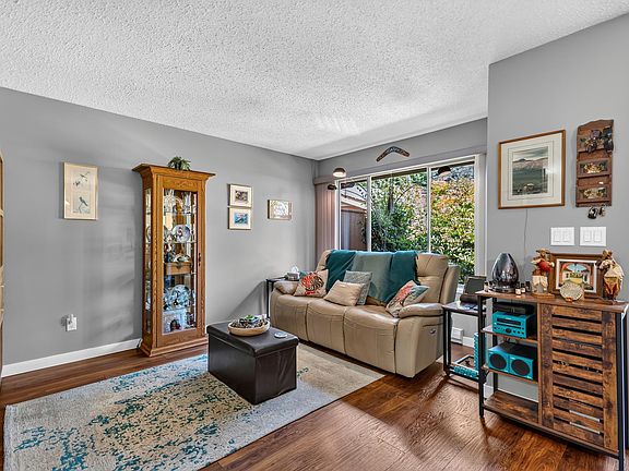 3rd image of 837 North Rd