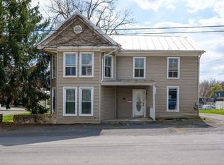 105 S High St, Edinburg, VA