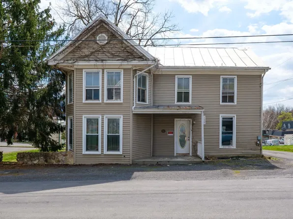 105 S High St, Edinburg, VA 22824