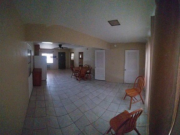 4th image of 546 Palm Dr