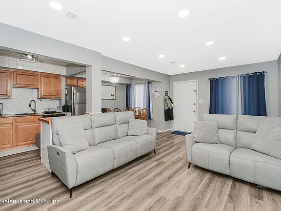 3rd image of 21 Ferndale Ave
