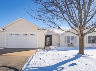 15 Madison Cir, Davenport, IA