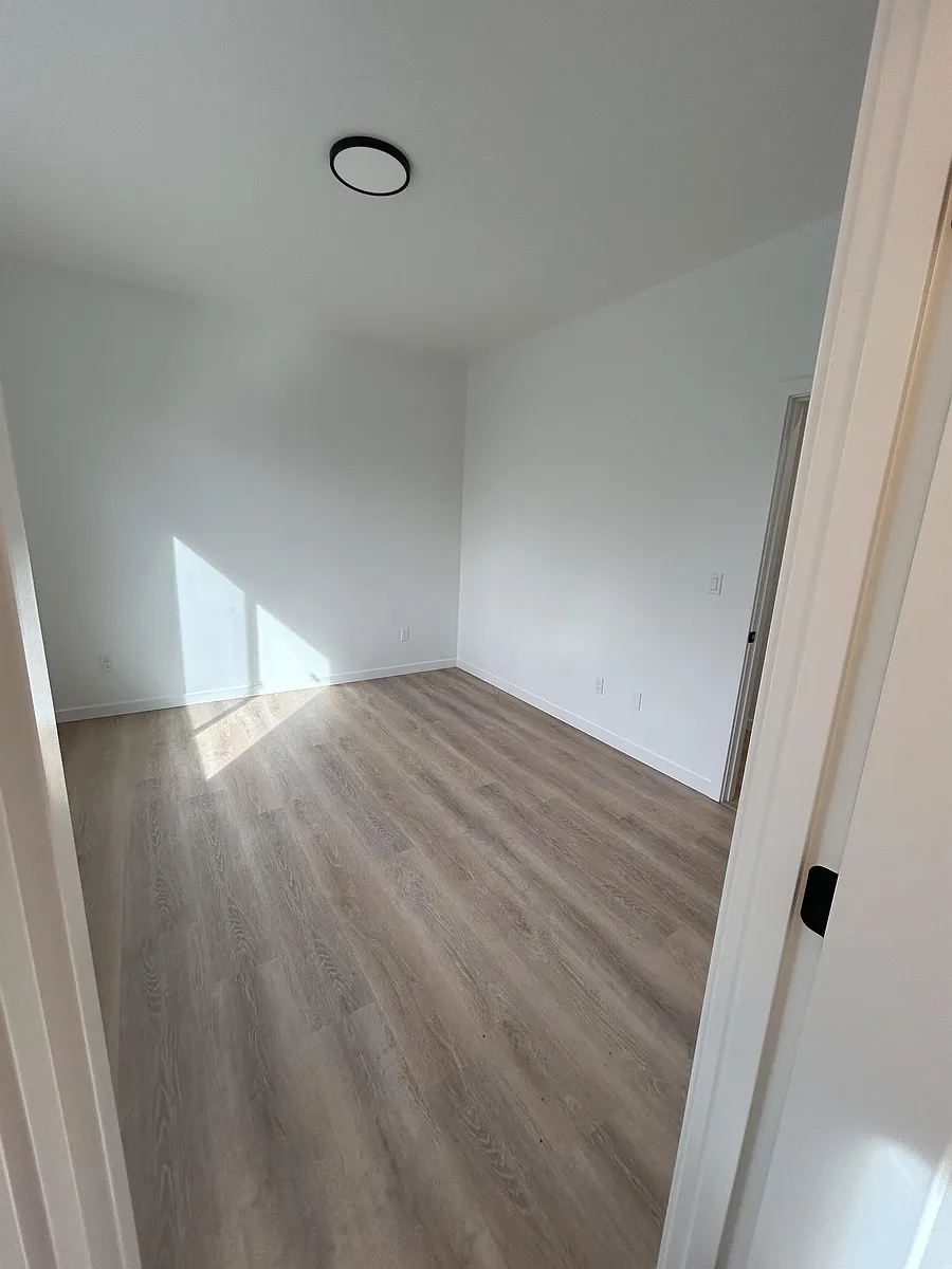 Building Photo - 3480 S Shamrock St #1