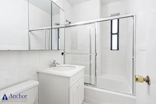 Rented by Anchor Associates | media 30