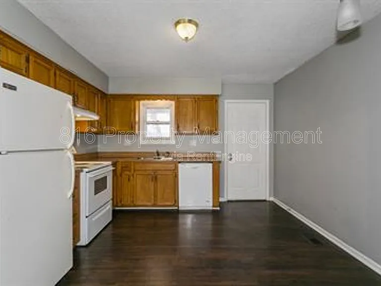 1229 W Hayward Ave #A — Photo 3