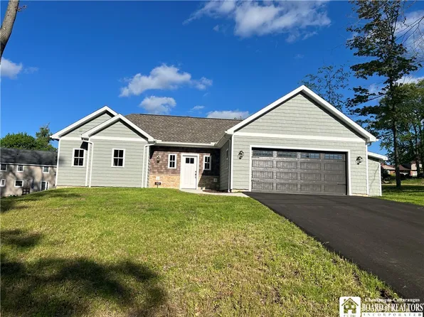 113 Warwick Rd, Jamestown, NY 14701