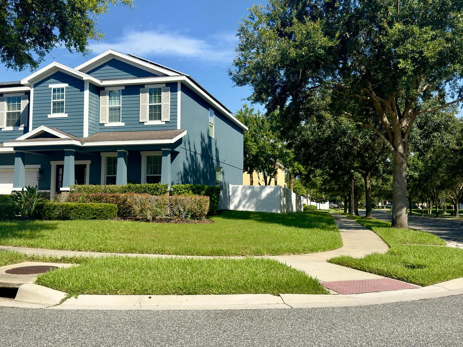 5 bed, 3.5 bath, 2710 sqft, $3,100 — Photo 2