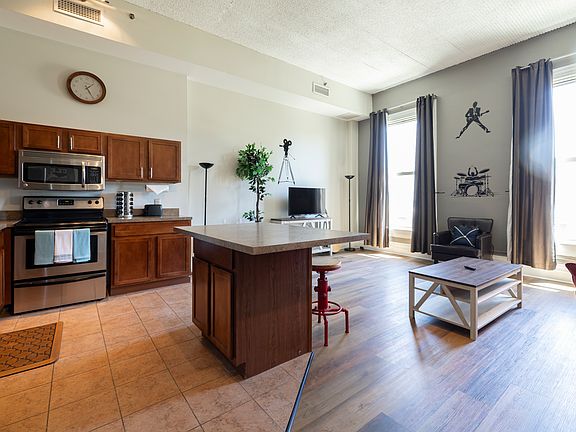 5th image of 407 W Saint Clair Ave #607