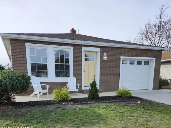 21 Castle Harbor Drive, Toms River, NJ 08757