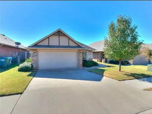 2400 Golden Ln Photo 1